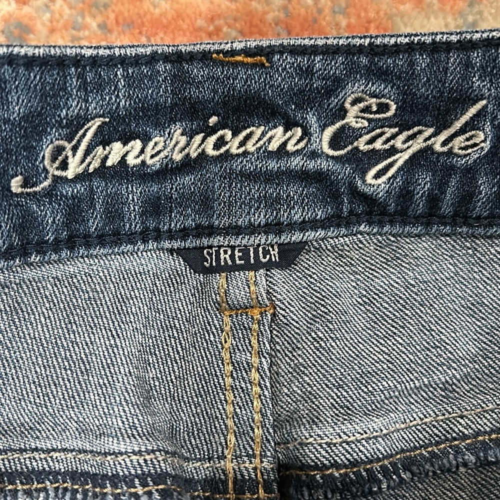 American Eagle Sz 4, dark denim shorts. Approx 4” inseam. - Picture 4 of 5